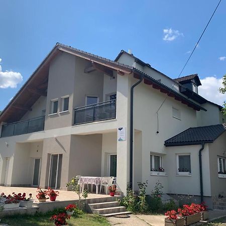 Bed and Breakfast Monostor Panzio Komárom Exterior foto