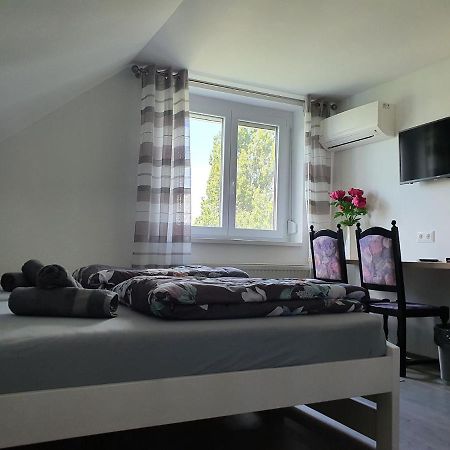 Bed and Breakfast Monostor Panzio Komárom Exterior foto