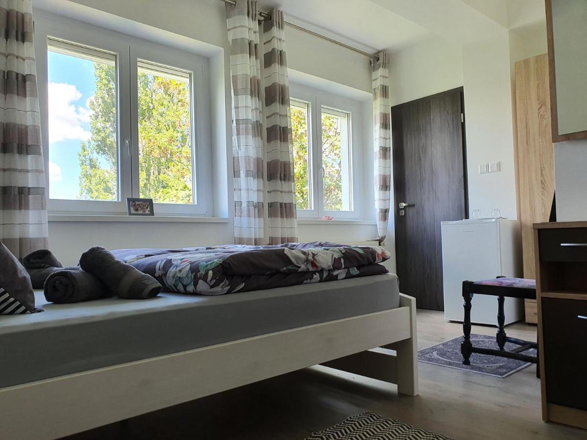 Bed and Breakfast Monostor Panzio Komárom Exterior foto